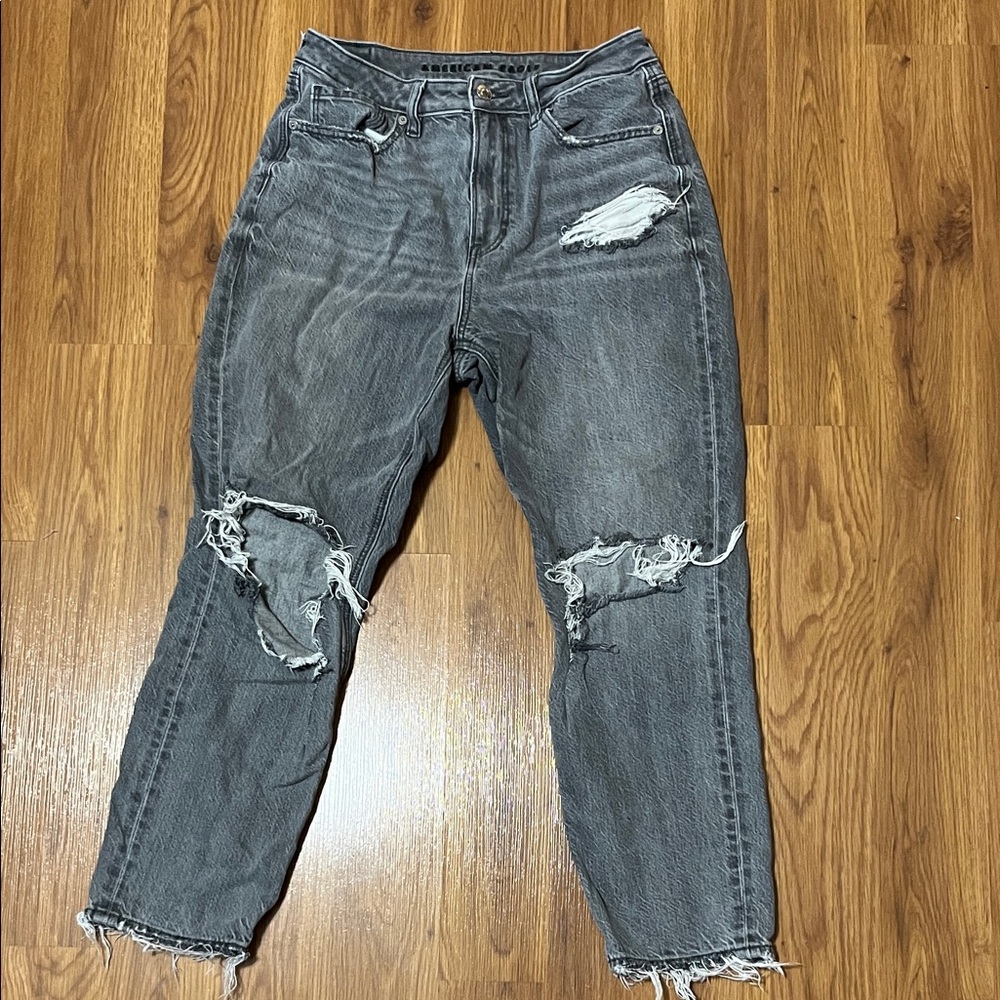 American Eagle Women’s Size 6 Short Mom Jeans